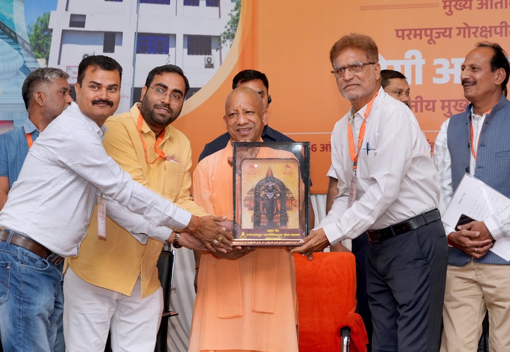 लोकतंत्र की आत्मा है संवाद,आलोचना को व्यक्तिगत नहीं, परिष्कार का माध्यम मानें: मुख्यमंत्री