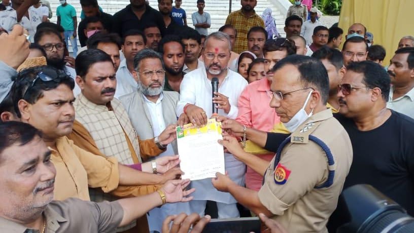 भारतीय उद्योग किसान व्यापार मंडल (पंजी) का धरना प्रदर्शन व ज्ञापन उद्यमी,व्यापारी,किसान सहित आम जनता को सभी सरकारी अस्पतालों में दवा,इलाज,जांच को प्राथमिकता पर उपलब्ध कराएं यूपी सरकार: