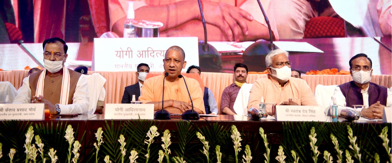 सरकार के साढ़े चार वर्ष पूर्ण होने के अवसर पर मीडिया को सी एम योगी ने सम्बोधित किया: