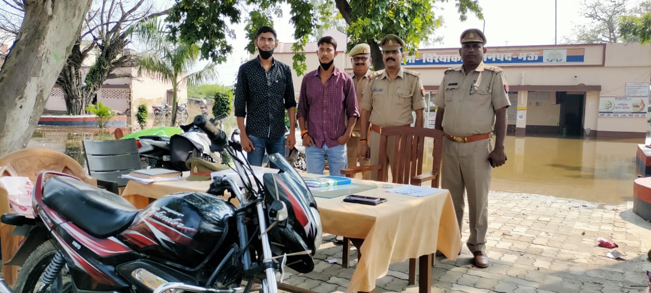 दो अर्न्तजनपदीय शातिर अपराधी पुलिस मुठभेड़ मे गिरफ्तार कब्जे से एक अदद तमंचा व 01 अदद जिंदा कारतूस 315 बोर व एक अदद पिस्टल व 03 अदद जिंदा कारतूस 32 बोर व घटना मे प्रयुक्त मोटर साइकिल बरामद-