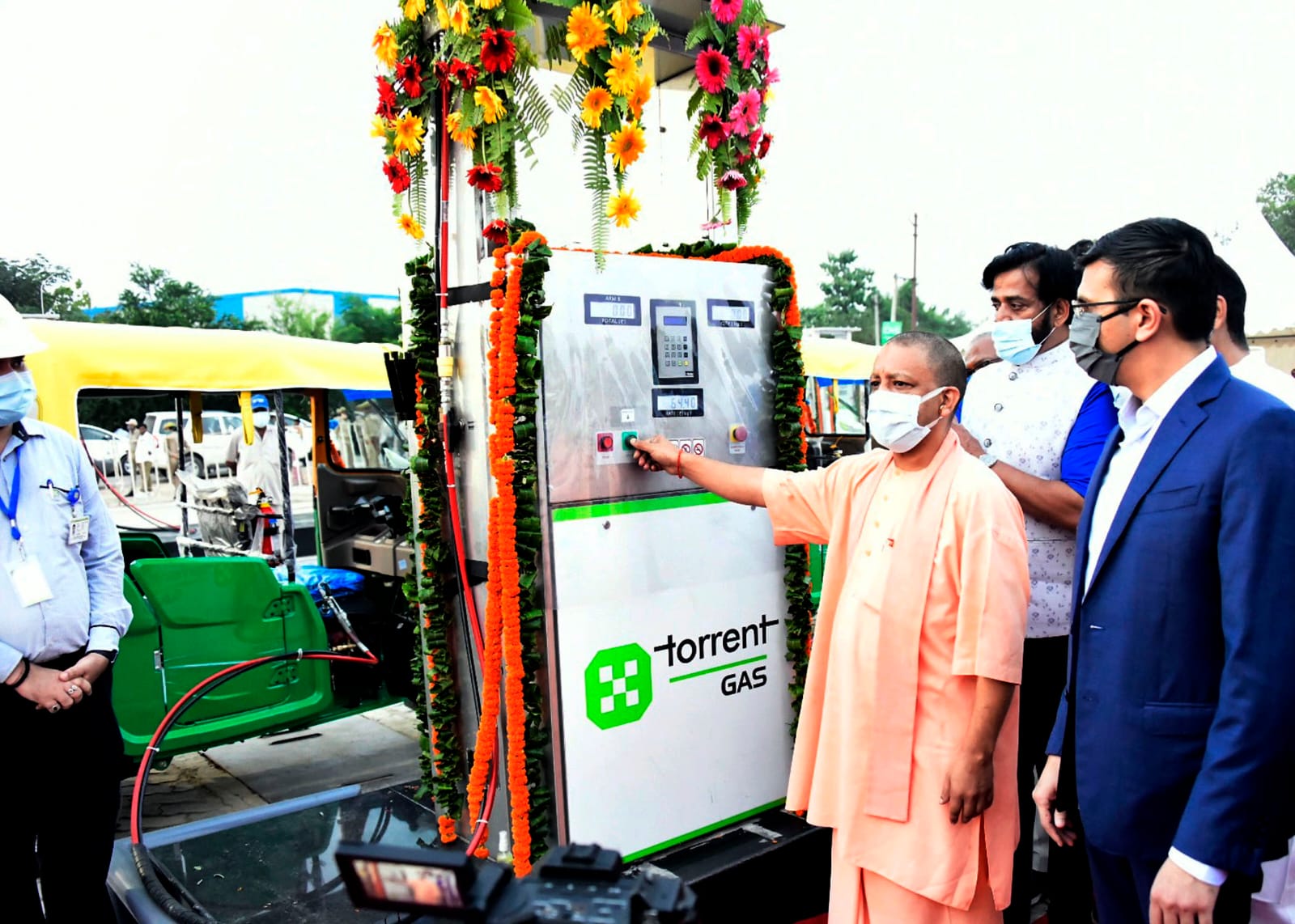 मुख्यमंत्री ने 08 सी0एन0जी0 स्टेशन तथा 13 पी0एस0ए0 ऑक्सीजन प्लाण्ट का लोकार्पण किया