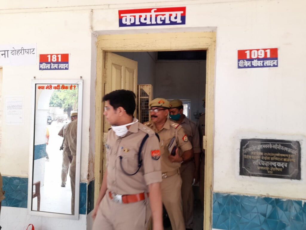 जनपद के सभी थानों पर समाधान दिवस का किया गया आयोजन व पुलिस अधीक्षक नें थाना दोहरीघाट का किया निरीक्षण