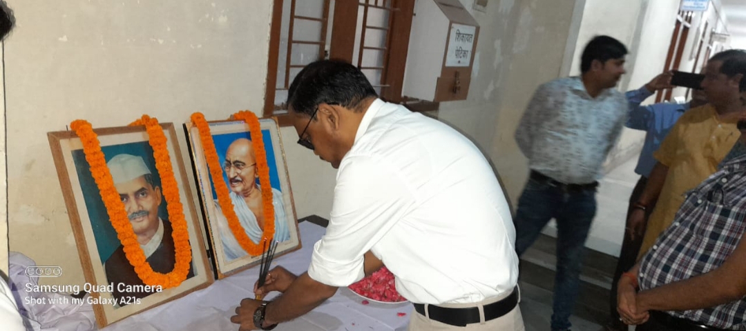 बड़े ही धूमधाम से मनाई गई महात्मा गांधी व लाल बहादुर शास्त्री की जयंती