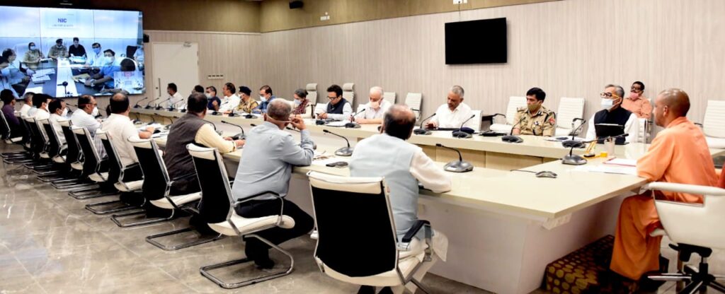 मुख्यमंत्री ने वीडियो कॉन्फ्रेंसिंग के माध्यम से पर्वों एवं त्योहारों-के दृष्टिगत वरिष्ठ पुलिस एवं प्रशासनिक अधिकारियों के साथ कानून व्यवस्था के सम्बन्ध में समीक्षा