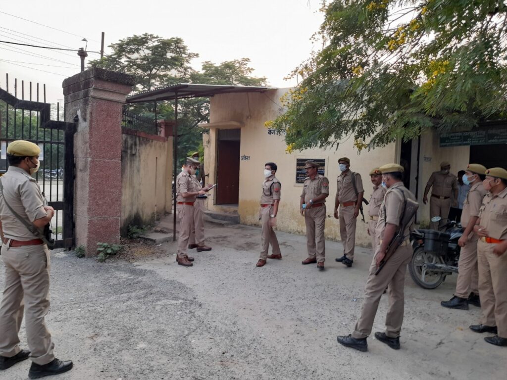 पुलिस अधीक्षक ने जिला न्यायालय का किया निरीक्षण