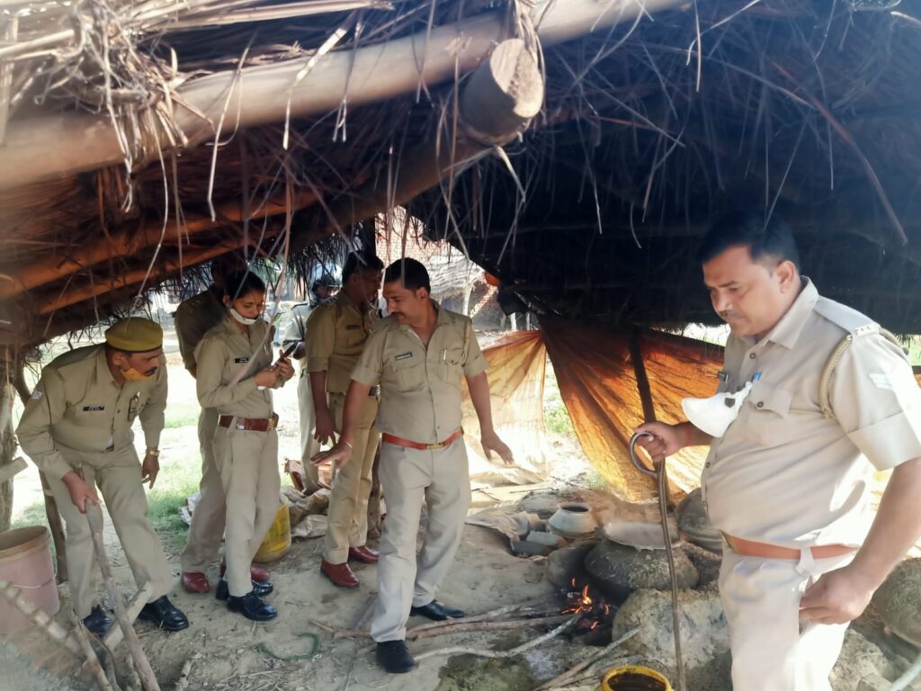 अवैध कच्ची शराब के साथ 2 महिला अभ्युक्ता गिरफ्तार