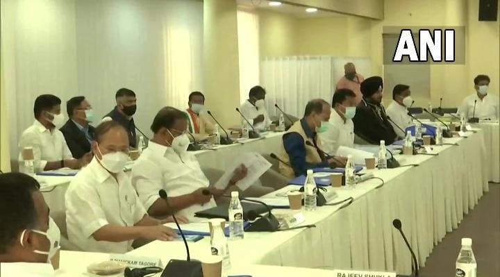 मण्डलायुक्त गोविंद राजू एनएस ने विभिन्न विभागों पर बिजली बिल का बकाया लगभग रू0 55 करोड़ जमा करने के लिए विभागीय अधिकारियों को किया निर्देशित