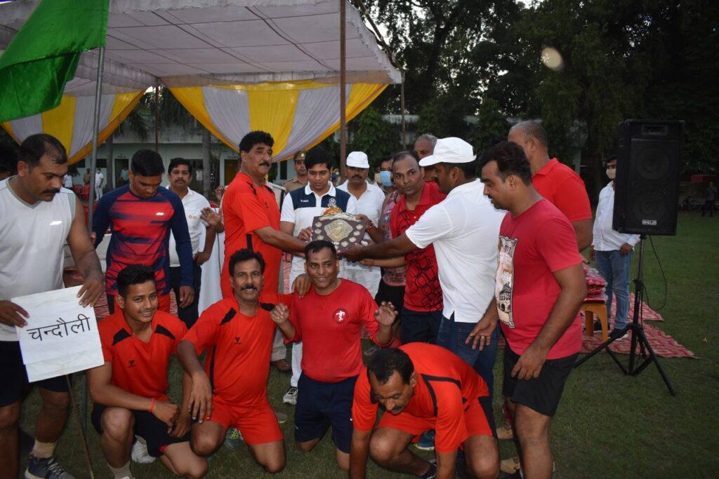पुलिस हामी प्रतियोगिता का फाइनल मैच सम्पन्न, चन्दौली पुलिस बनी विजेता