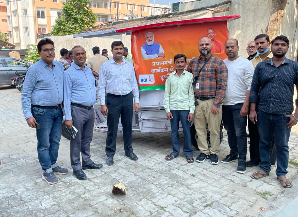 घण्टावाला के सहयोग से स्ट्रीट वेंडर्स को ऋण