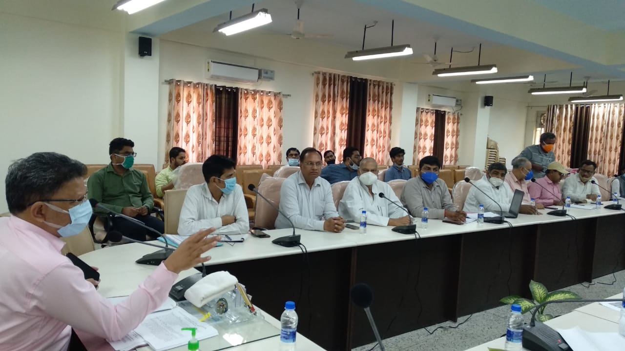 एक जनपर एक उत्पाद योजना के क्रियान्वयन के सम्बन्ध में जिलाधिकारी की अध्यक्षता में बैठक सम्पन्न