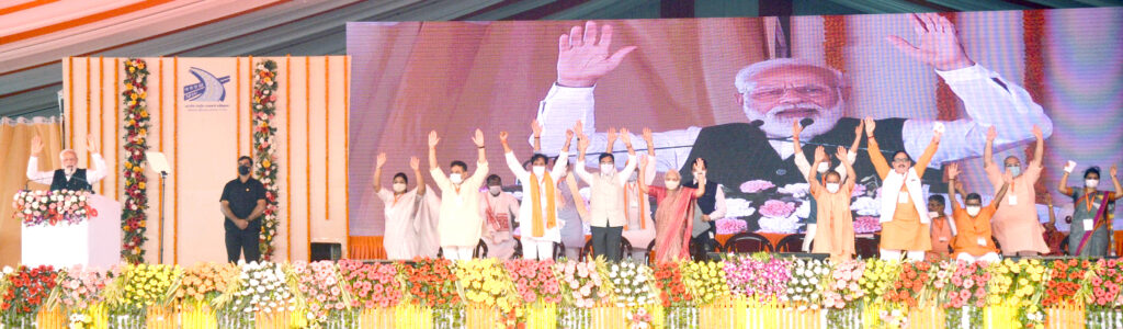 सीएम योगी ने बांटे नियुक्ति पत्र : बोले-हमने किया रिफॉर्म, टीम ने किया परफॉर्म और हर फील्ड में आगे हुआ उत्तर प्रदेश