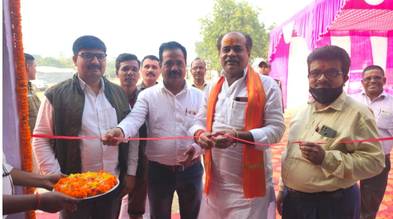 प्रदेश सरकार के साढ़े चार वर्ष पूर्ण होने पर तीन दिनी प्रदर्शनी का किया गया आयोजनजिला पंचायत अध्यक्ष मनोज राय नें किया कार्यक्रम का उद्घाटन