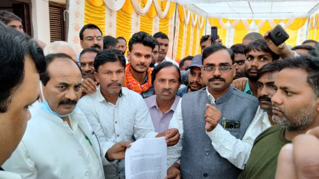 विद्युत अधिकारी ने मुख्यमंत्री के आदेश को किया दर किनार,  उपभोक्ता परेशान