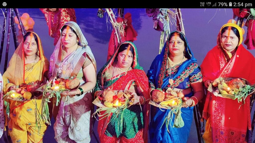 उग हे सूरज देव की चहुंओर रही गूंज, उगते हुए सूर्य को अर्ध्य देने के साथ छ्ठ महापर्व सम्पन्न
