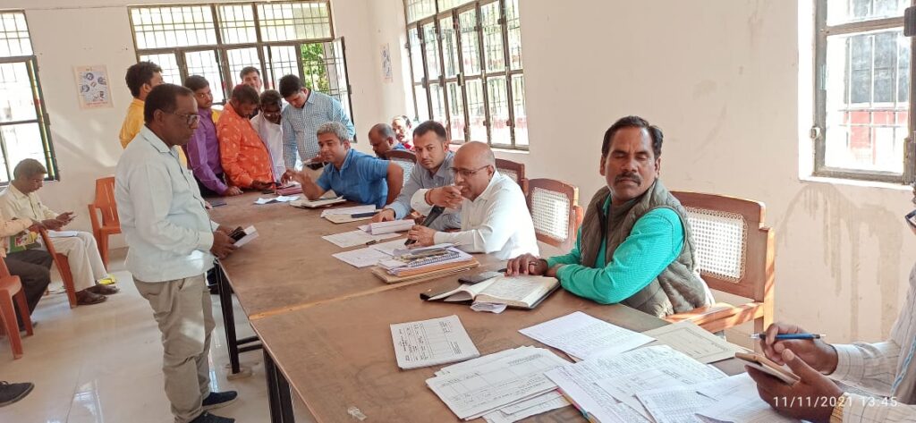 आगामी विधानसभा चुनाव को लेकर मधुबन तहसील में बीएलओ व पदाभिहित अधिकारियों की आहुत हुईं मीटिंग