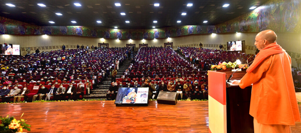 मुख्यमंत्री ने बेसिक शिक्षा विभाग में कार्यरत अंशकालिक अनुदेशकों के मानदेय में 2,000 रु तथा रसोइयों के मानदेय में 500 रु वृद्धि की घोषणा