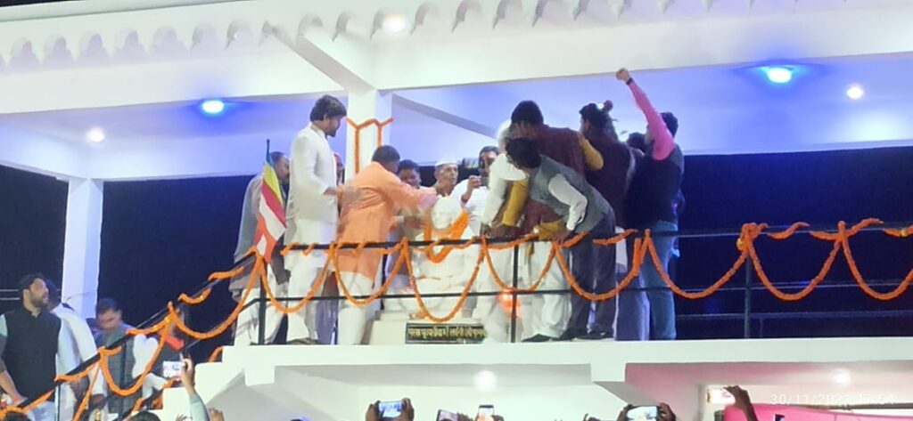 भाजपा प्रदेश अध्यक्ष ने त्रिमूर्ति प्रतिमा का किया अनावरण