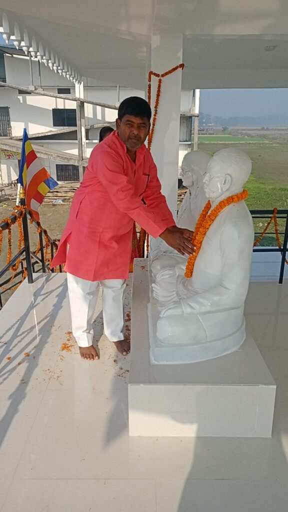 महापरिनिर्वाण दिवस पर बाबा साहेब भीमराव अंबेडकर को याद कर पूर्व ब्लॉक प्रमुख ने दी भावभीनी श्रद्धांजलि