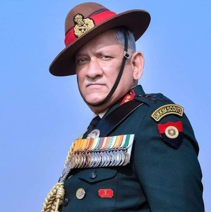 तमिलनाडु  के कुन्नूर के पास  हेलीकाॅप्टर क्रेश में सीडीएस जनरल बिपिन रावत उनकी पत्नी व सेना के अधिकारियों का निधन बेहद दु:खद है। देश ने आज एक कुशल यौद्धा, अद्भुत रणनीतिकार और अनुभवी नेतृत्वकर्ता को खो दिया। ईश्वर सभी दिवंगत आत्मा को शांति प्रदान करें। दु:ख की इस घड़ी में मेरी संवेदनाएं परिजनों के साथ हैं।