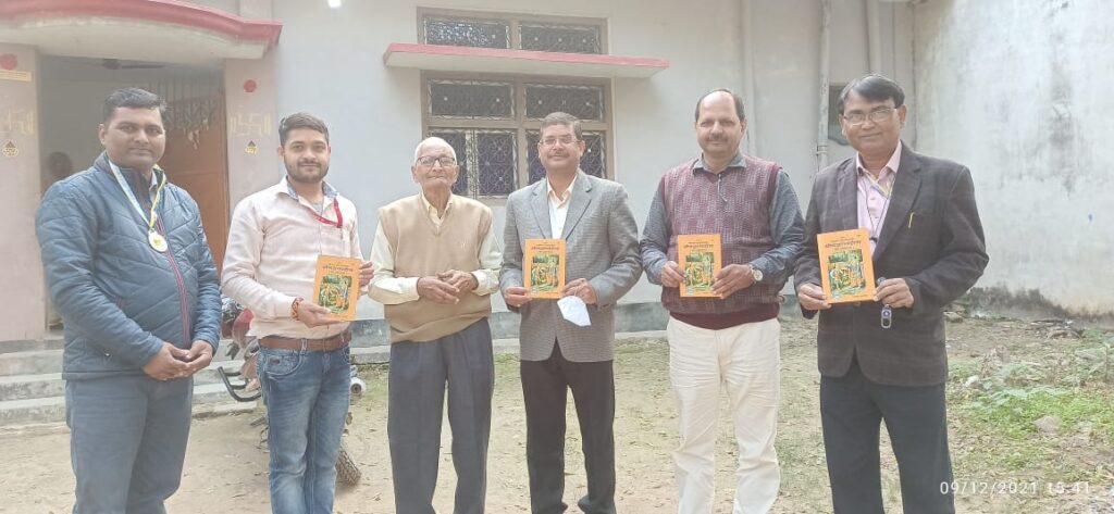 गोरखपुर मैनेजिंग डायरेक्टर ने बीमा अभिकर्ता सीमा पाण्डेय को मेडल से किया सम्मानित