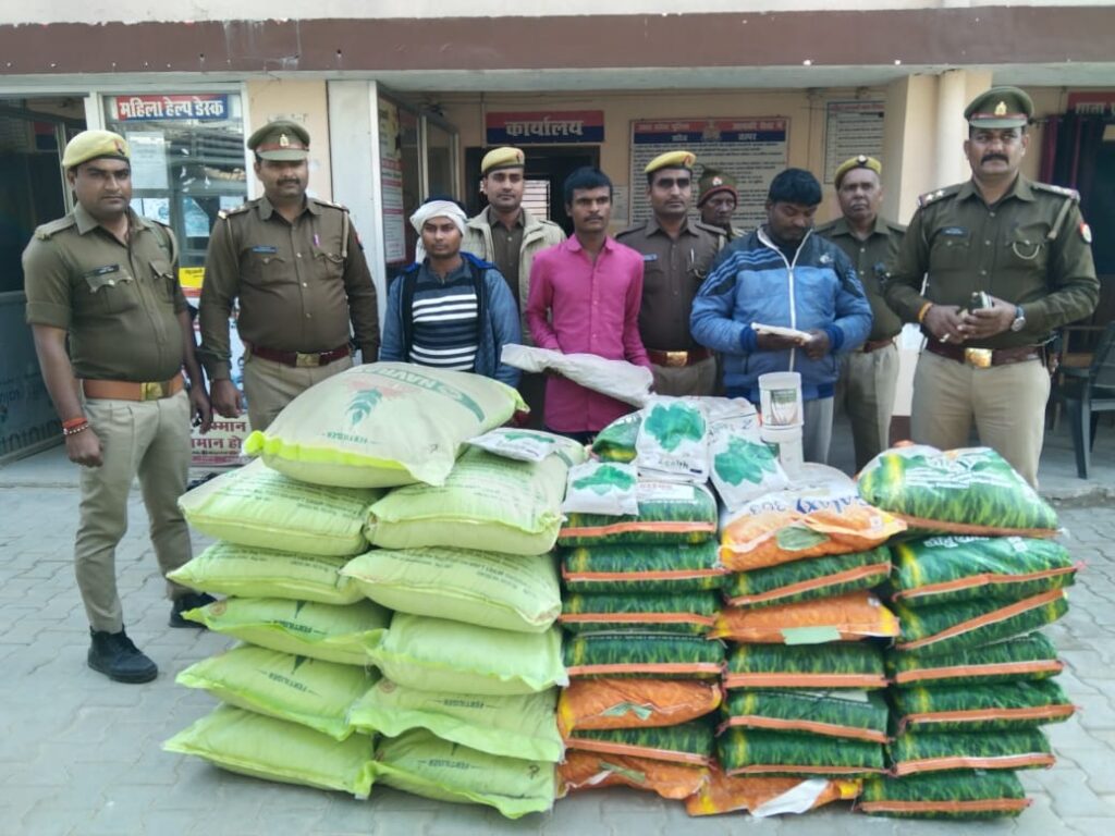 तीन अन्तर्जनपदीय शातिर अभियुक्त गिरफ्तार ,बीज भण्डार में हुई चोरी का हुआ पर्दाफाश