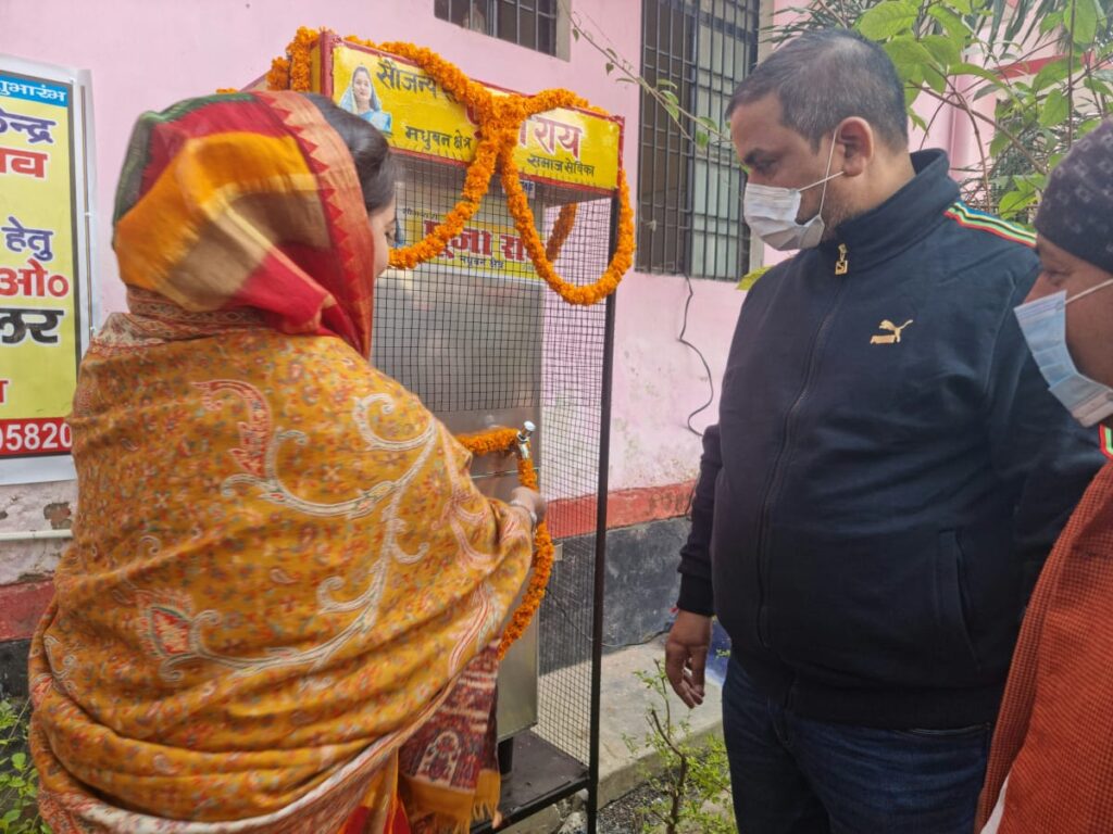 प्रसिद्ध समाजसेवी पूजा राय नें लिया सुधि ,सी एच सी फतहपुर मण्डाव में लगवाया आर ओ प्लांट