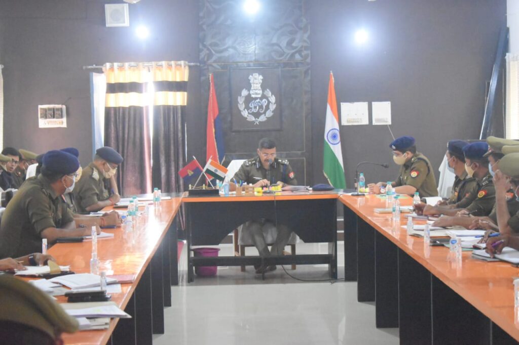 पुलिस उपमहानिरीक्षक आजमगढ़ परिक्षेत्र, आजमगढ़ अखिलेश कुमार नें जनपद मऊ का किया भ्रमण