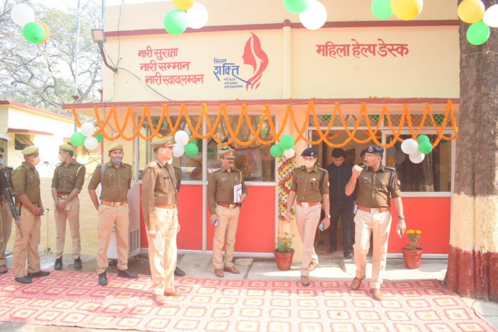 पुलिस उपमहानिरीक्षक आजमगढ़ परिक्षेत्र आजमगढ़ अखिलेश कुमार नें थाना मुहम्मदाबाद व कोतवाली जनपद मऊ का किया वार्षिक निरीक्षण