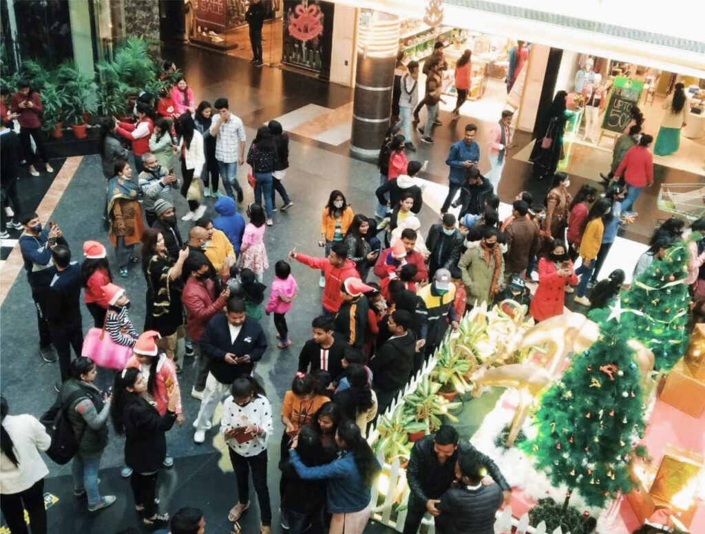 सहारा गंज में क्रिसमस एवं नव वर्ष पर मेगा फेस्टिव ऑफ़र्स की धूम