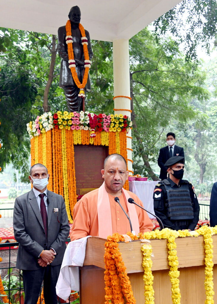मुख्यमंत्री ने पूर्व राष्ट्रपति डॉ0 राजेन्द्र प्रसाद की जयन्ती पर उनकी प्रतिमा पर पुष्प अर्पित कर उन्हें श्रद्धांजलि दी