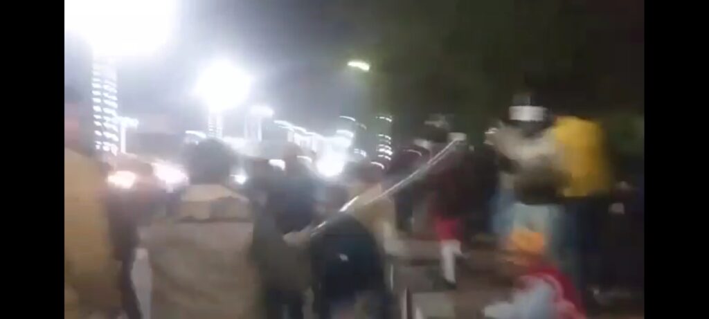 सहायक शिक्षक भर्ती मामला, 1090 पर कैंडिल मार्च निकाल रहे अभ्यर्थियों पर बरसीं लाठियां लाठियां