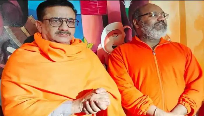 उत्तर प्रदेश शिया वक्फ़ बोर्ड के पूर्व अध्यक्ष वसीम रिजवी ने आज सनातन/ हिंदू धर्म स्वीकारा