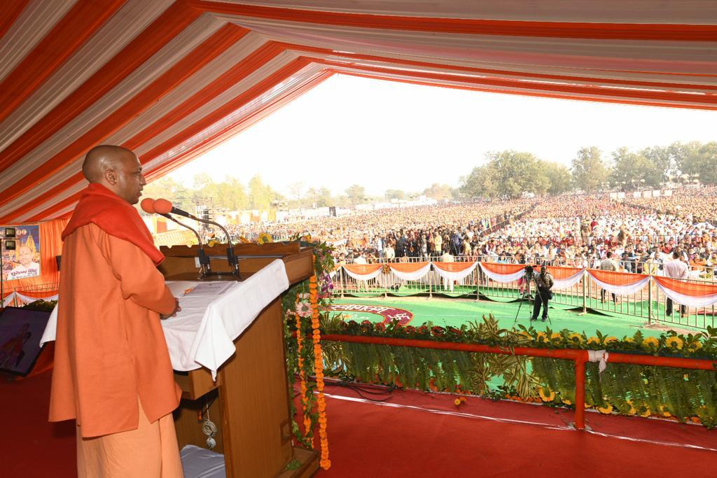 मुख्यमंत्री ने जनपद बहराइच में लगभग 35.38 करोड़ की 98 विकास परियोजनाओं का लोकार्पण एवं शिलान्यास किया