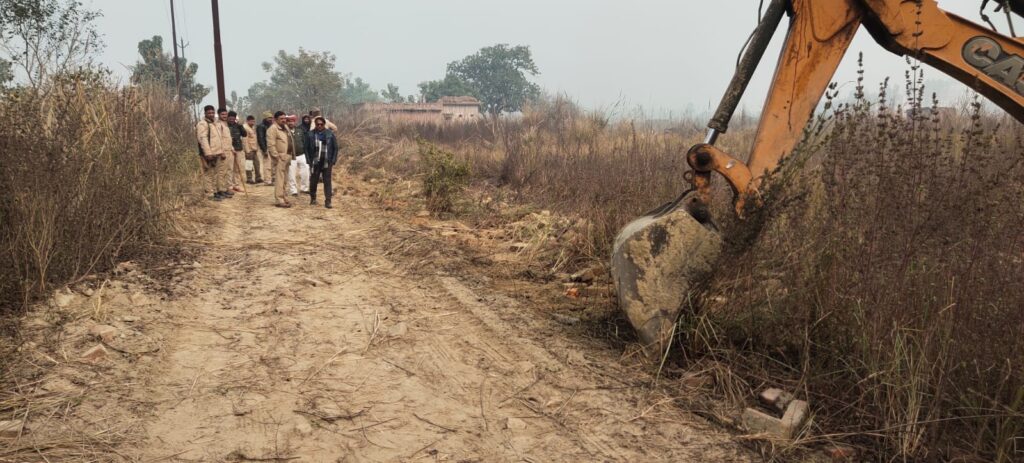 माफिया मुख्तार अंसारी के मुख्य सहयोगी गणेंश दत्त मिश्रा पर बड़ी कार्यवाही , अवैध प्लाटिंग ध्वस्त