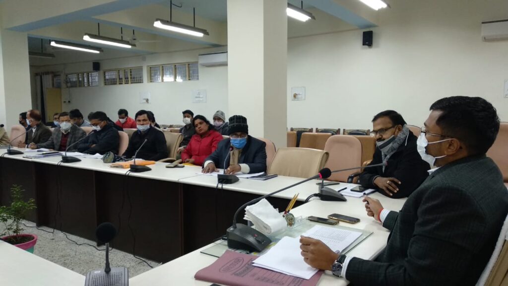 नवागत जिलाधिकारी अरुण कुमार की अध्यक्षता में शासी निकाय की बैठक कलेक्ट्रेट सभाकक्ष में संपन्न हुई