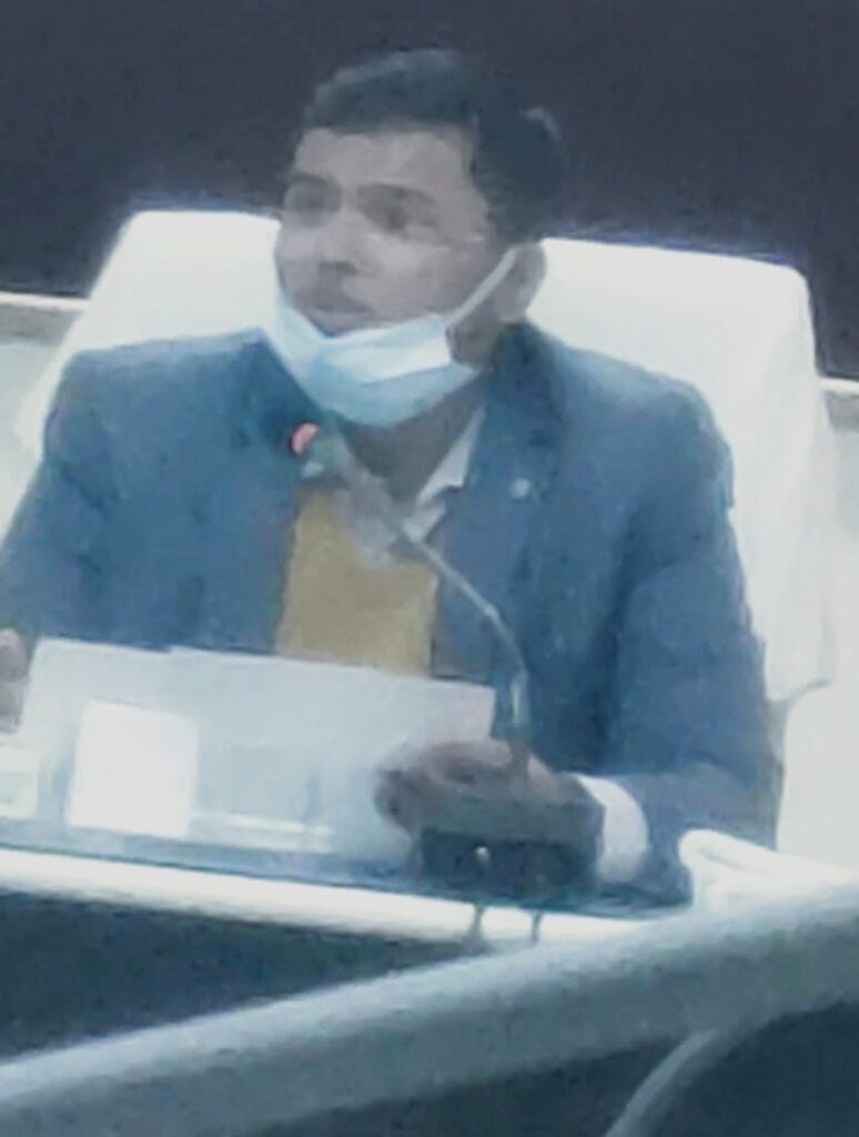 यूपी विधान सभा चुनाव 2022 से जुड़ी जानकारियों को मिडिया के समक्ष साझा करते जिलाधिकारी श्री अरुण कुमार