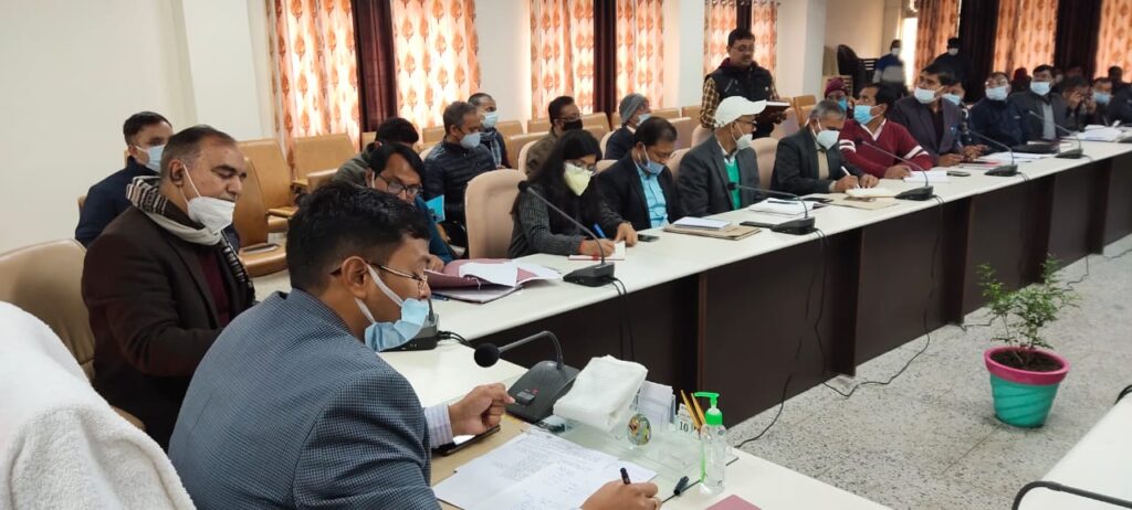 निर्वाचन को सकुशल सम्पन्न कराने हेतु जिलाधिकारी की अध्यक्षता में बैठक सम्पन्न