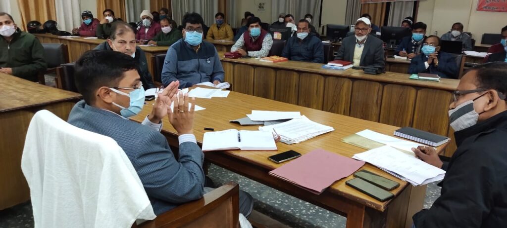 जिलाधिकारी की अध्यक्षता में कोविड-19 से बचाव हेतु आहुत की गई बैठक