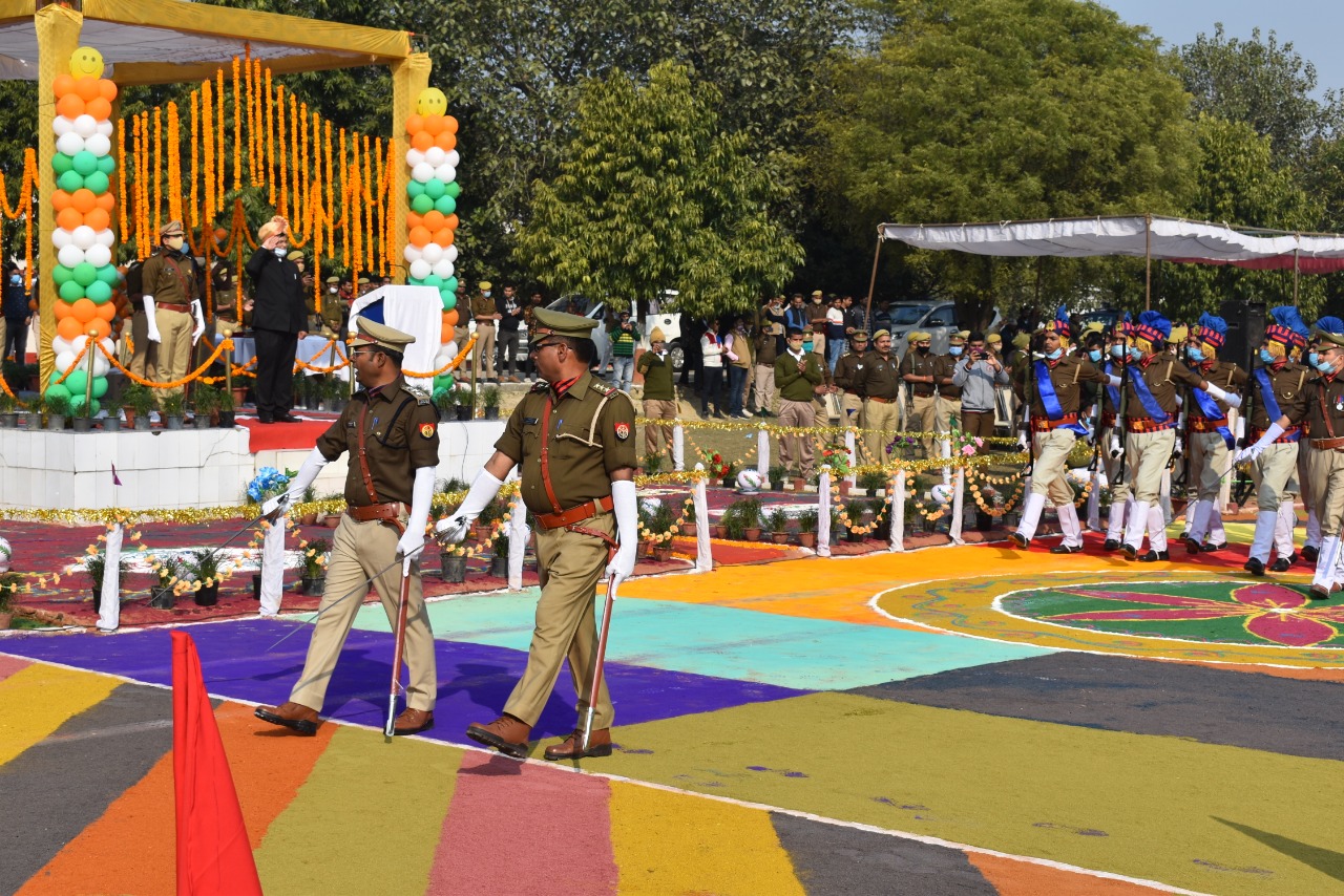 गणतंत्र दिवस वर्ष 2022 जनपद मऊ में हर्षोल्लास के साथ सम्पन्न