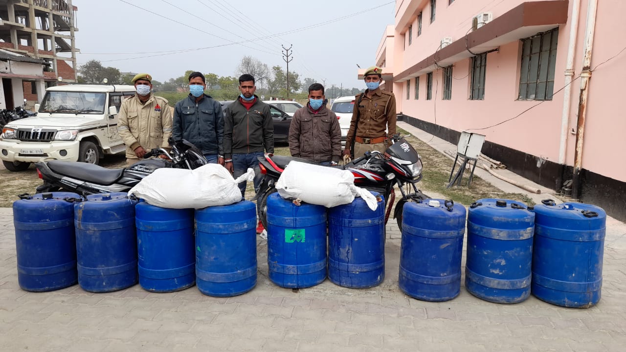 अवैध शराब कारोबार/कारोबारियों के विरूद्ध मऊ पुलिस की कार्यवाही,
