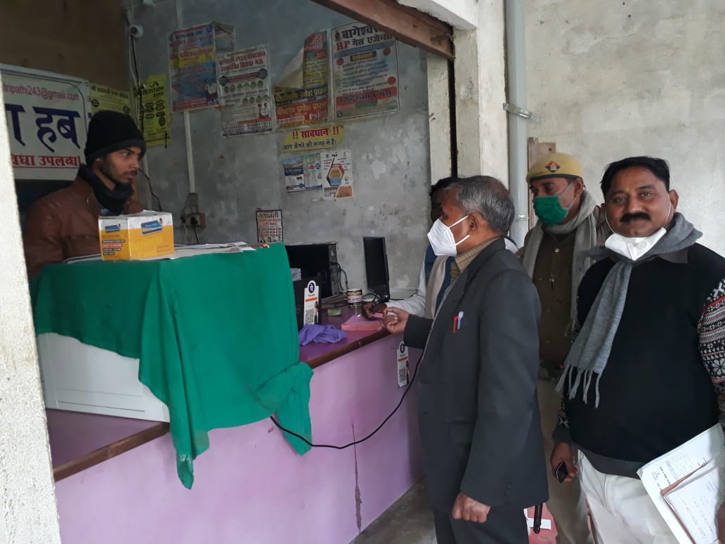 उपजिलाधिकारी मधुबन अशोक कुमार के द्वारा एक दर्जन से अधिक प्रिंटिंग प्रेस का किया औचक निरीक्षण