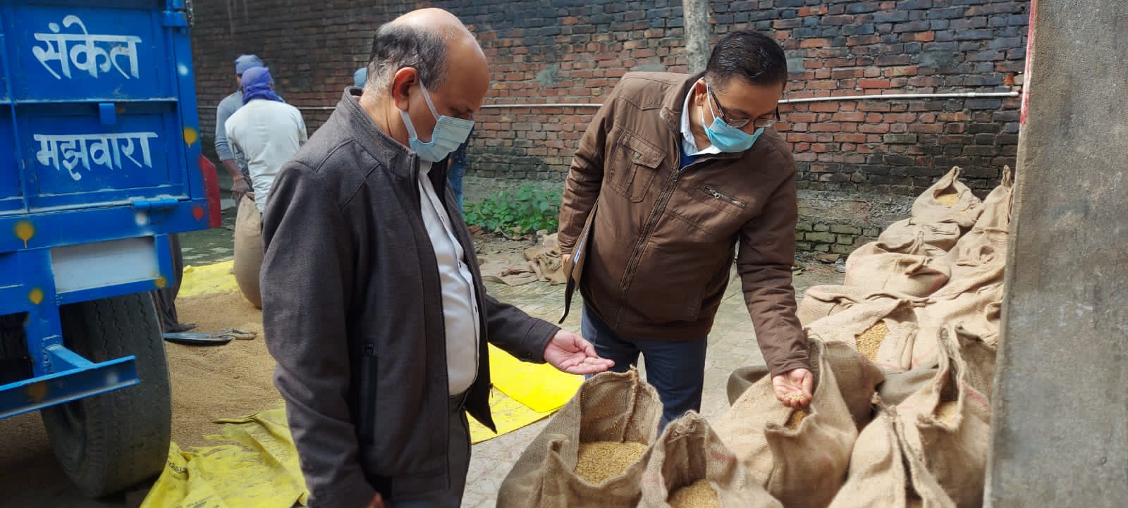 नोडल अधिकारी द्वारा किसानों के धान क्रय करने के दिए निर्देश