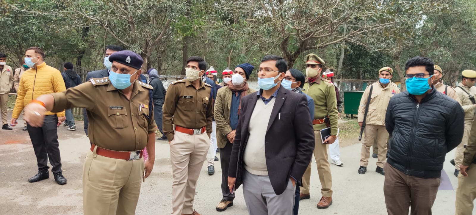 जिलाधिकारी द्वारा चुनाव की तैयारियो को लेकर नामांकन कक्षों एवं वैरिकेटिंग व्यवस्था का किया गया निरीक्षण