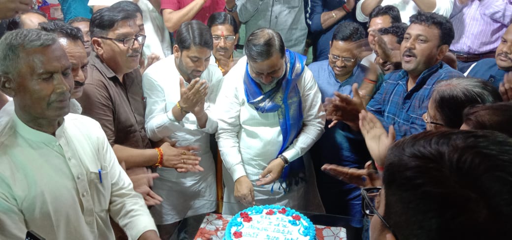 कार्यकर्ताओं और समर्थकों के बीच आरपीआई प्रदेश अध्यक्ष पवन भाई गुप्ता ने मनाया जन्मदिन,तय हुई भविष्य की रणनीति