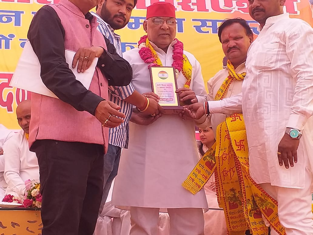आदर्श व्यापारी एसोसिएशन द्वारा "भव्य होली मिलन" एवं "सम्मान समारोह"&nbsp;&nbsp;का आयोजन