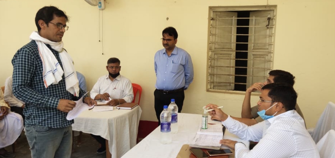 थाना समाधान दिवस पर सरायलखंसी थाना पर जिलाधिकारी ने पुलिस अधीक्षक के साथ की जनसुनवाई ।