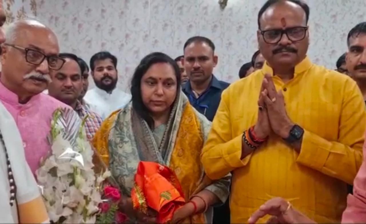 पारिवारिक शुभचिन्तक श्री ब्रजेश पाठक उप मुख्यमंत्री व श्रीमती नम्रता पाठक जी से आत्मीय भेंट -जेपी सिंह