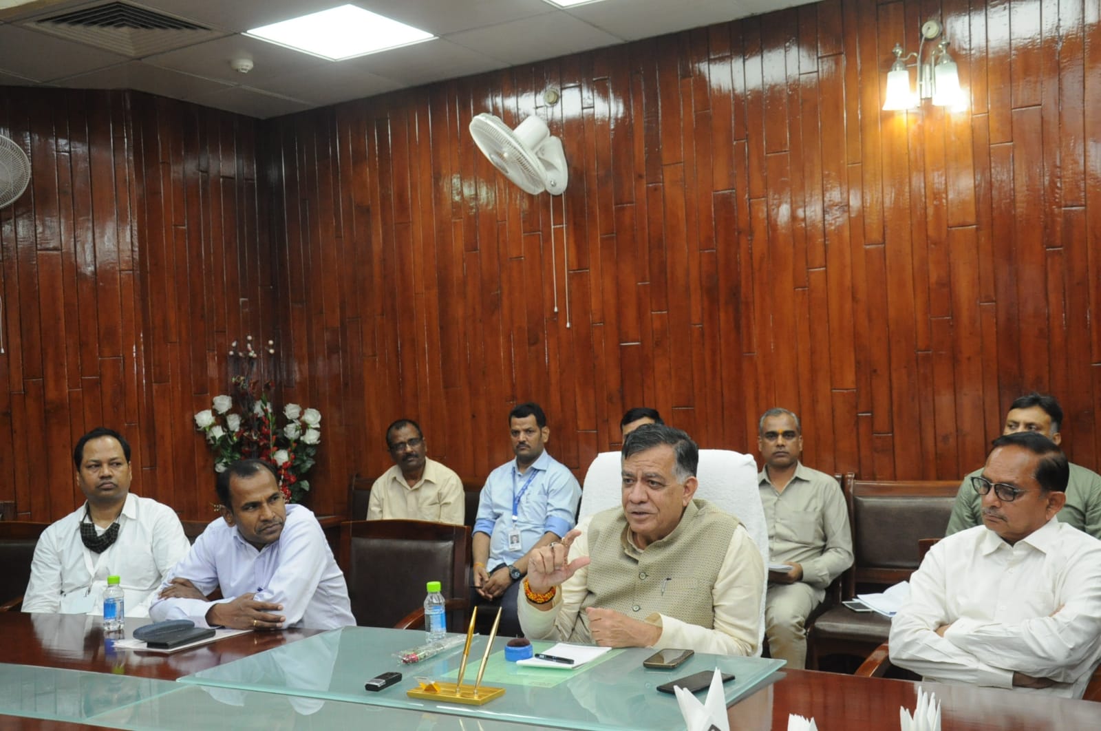 विधानसभा स्पीकर सतीश महाना ने नए प्रशासनिक अधिकारियों से कहा, जनता के विश्वास को बनाए रखें