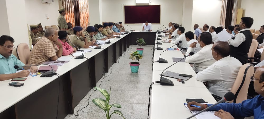 जिलाधिकारी की अध्यक्षता में अभियोजन शाखा की मासिक समीक्षा बैठक संपन्न