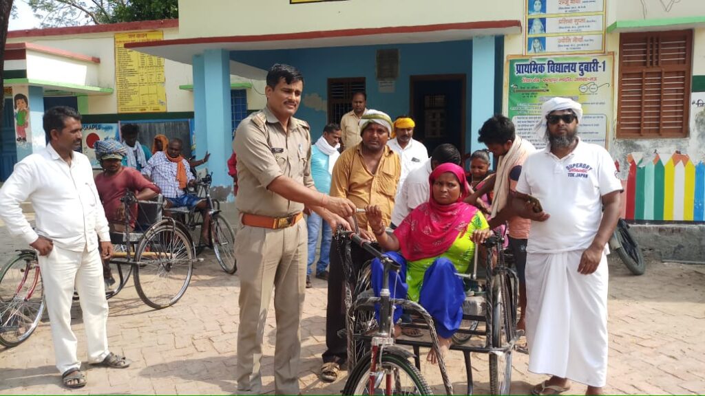 बेघरों को घर दिव्यांगो को ट्राइसाइकिल दान देनेवाला दानी कौन?